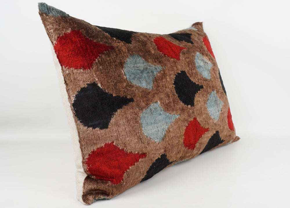 Silk/Velvet Kissenhülle 40x60cm abstrakt-geometrisches Muster braun-rot-blau-schwarz