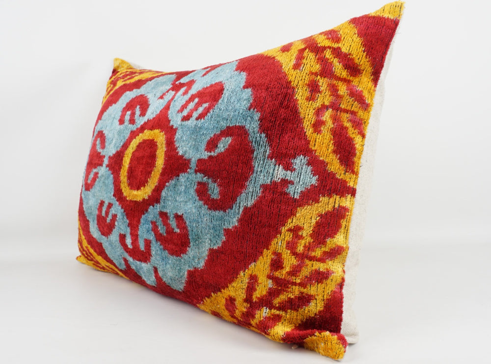 Silk/Velvet Kissenhülle 40x60cm Ornamental-florales Muster rot, hellblau, gelb