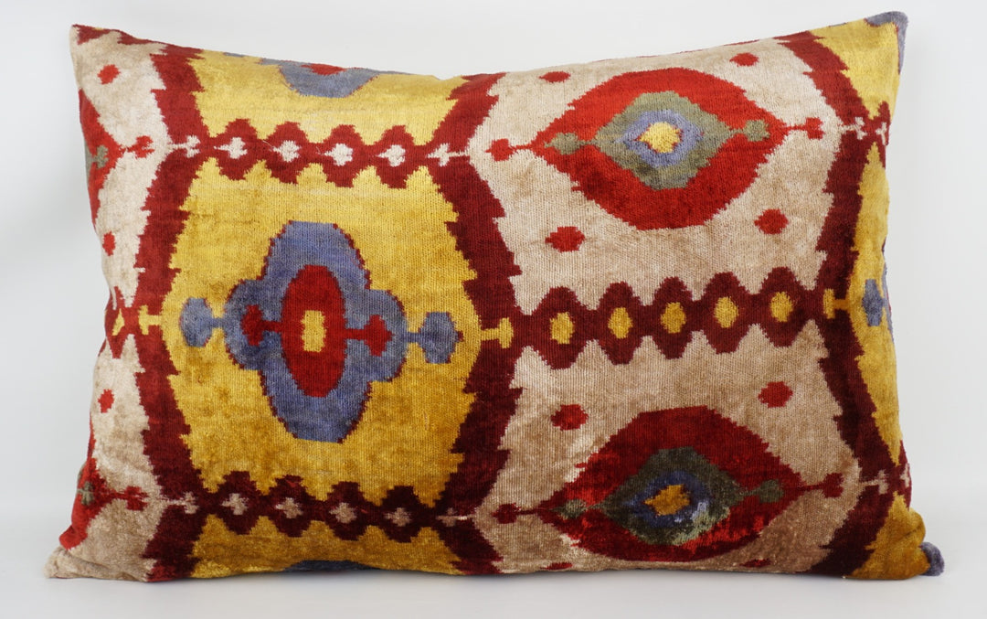 Silk/Velvet Kissenhülle 40x60cm Ornamentales Ikat-Muster offwhite-gelb-rot