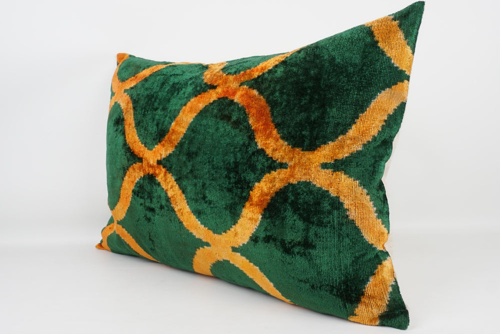 Silk/Velvet Kissenhülle 40x60cm mit ovalen und rauten-artigen Bögen dunkelgrün-goldgelb