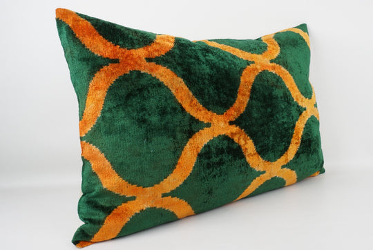 Silk/Velvet Kissenhülle 40x60cm mit ovalen und rauten-artigen Bögen dunkelgrün-goldgelb