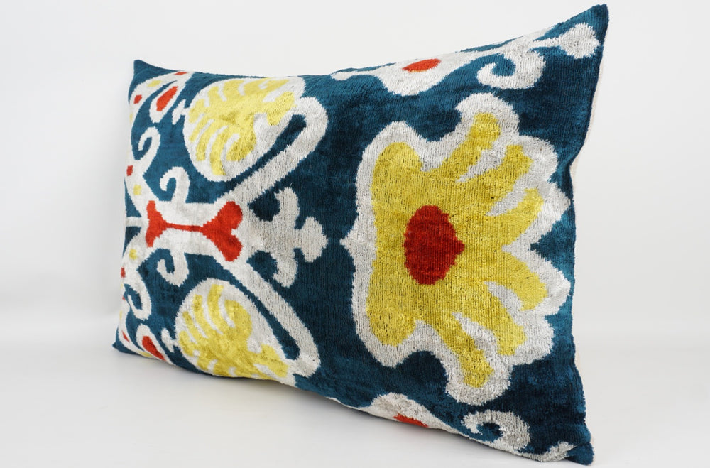 Silk/Velvet Kissenhülle 40x60cm Ornamental-florales Muster graublau-offwhite-gelb-rot