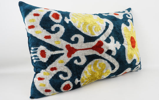 Silk/Velvet Kissenhülle 40x60cm Ornamental-florales Muster graublau-offwhite-gelb-rot