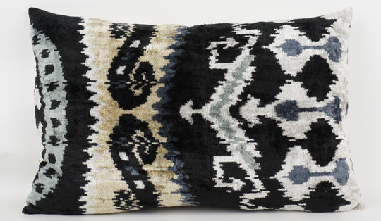 Silk/Velvet Kissenhülle 40x60cm abstraktes Ikat-Muster offwhite-beige-blau-schwarz