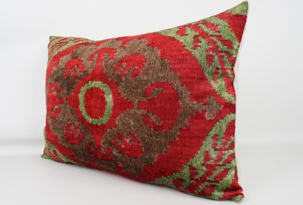 Silk/Velvet Kissenhülle 40x60cm Ornamental-florales Muster hellgrün, rot, braun