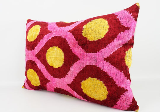 Silk/Velvet Kissenhülle 40×60 cm – Ikatmuster gelb-pink-rot