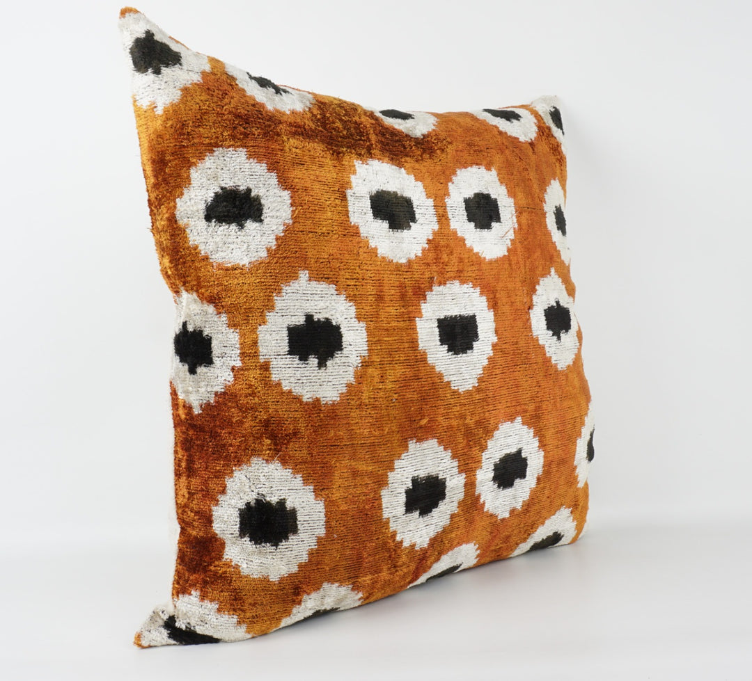Seidenkissen in 50x50 cm Hellbraun-orange, Offwhite &amp; Schwarz 