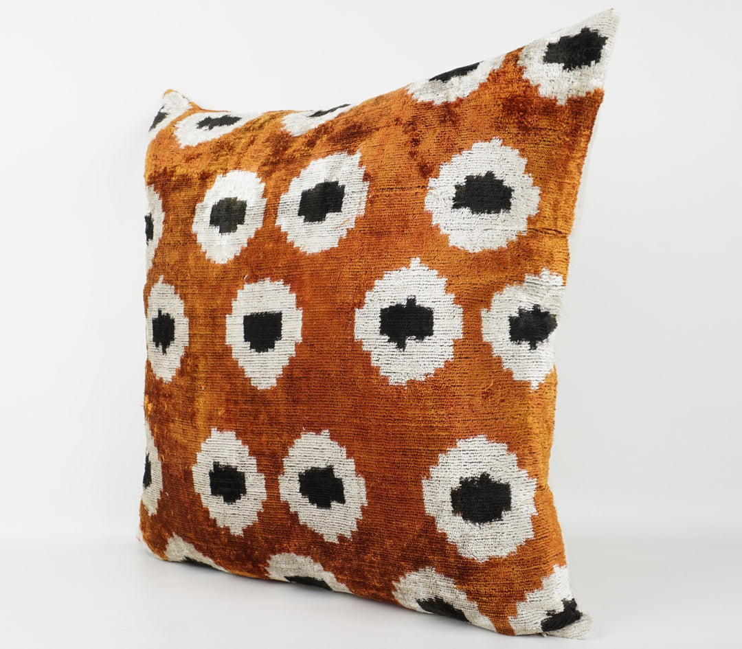 Seidenkissen in 50x50 cm Hellbraun-orange, Offwhite &amp; Schwarz 
