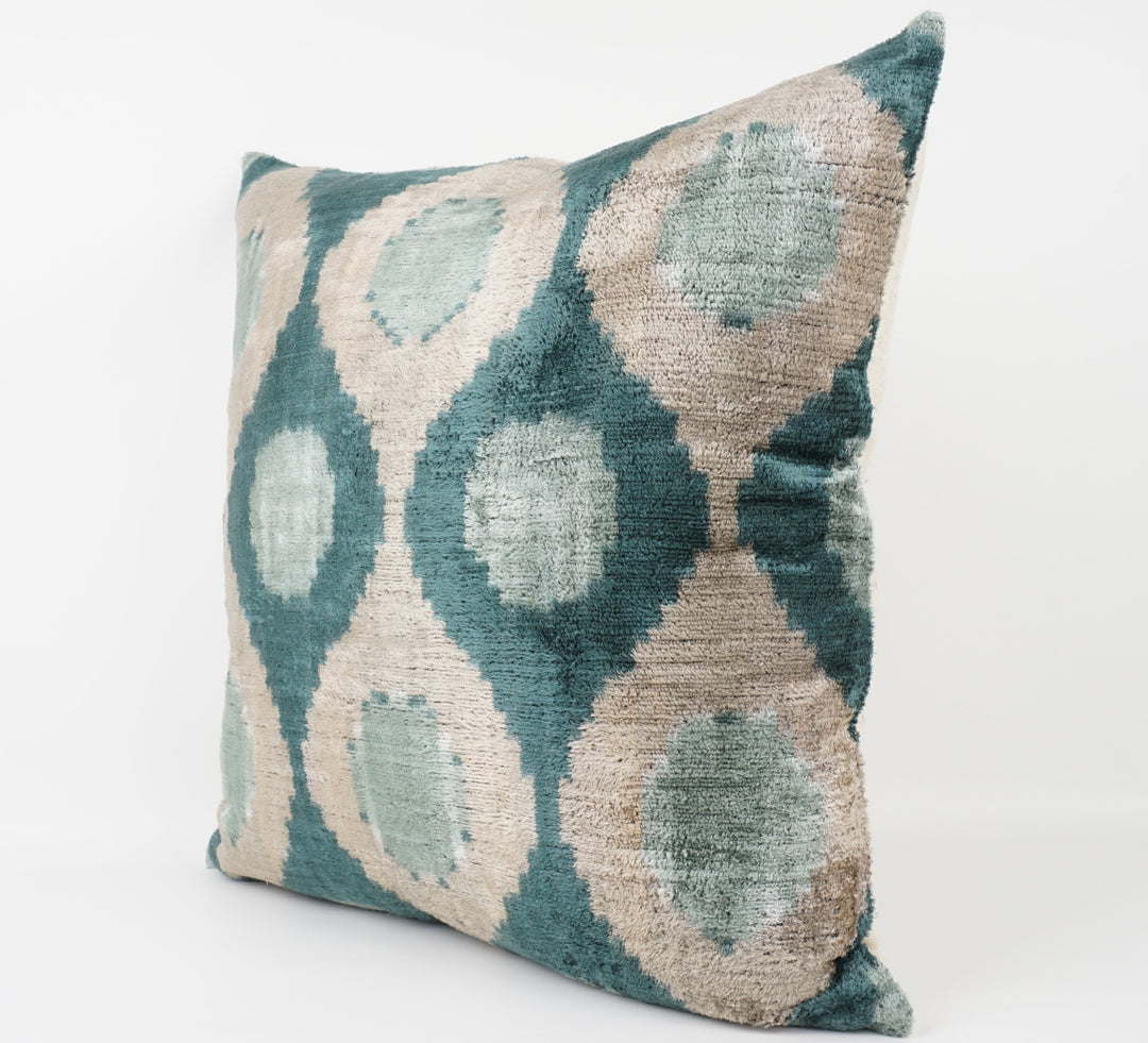 Silk/Velvet Kissenhülle 50x50cm Ikat-Ovale Hellgrau-Petrol-Aqua