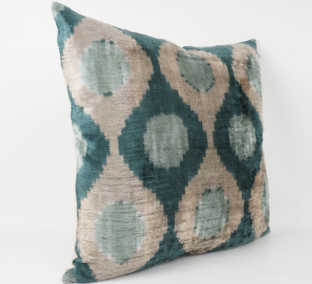 Silk/Velvet Kissenhülle 50x50cm Ikat-Ovale Hellgrau-Petrol-Aqua