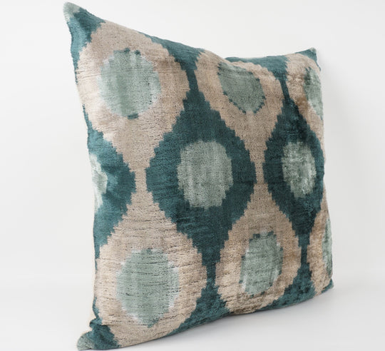 Silk/Velvet Kissenhülle 50x50cm Ikat-Ovale Hellgrau-Petrol-Aqua