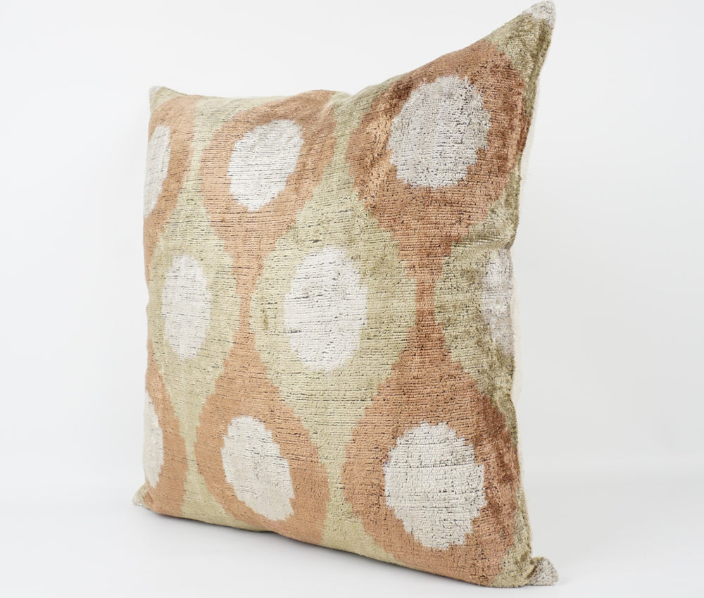 Silk/Velvet Kissenhülle 50x50cm Ikat-Ovale Hellgrau-Sand-Braun