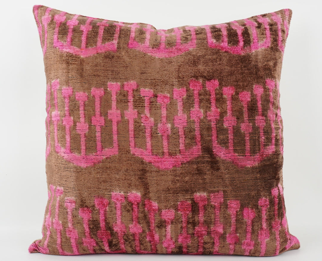Silk/Velvet Kissenhülle 50x50cm grafisch-abstrakte Linien Hellbraun und Pink