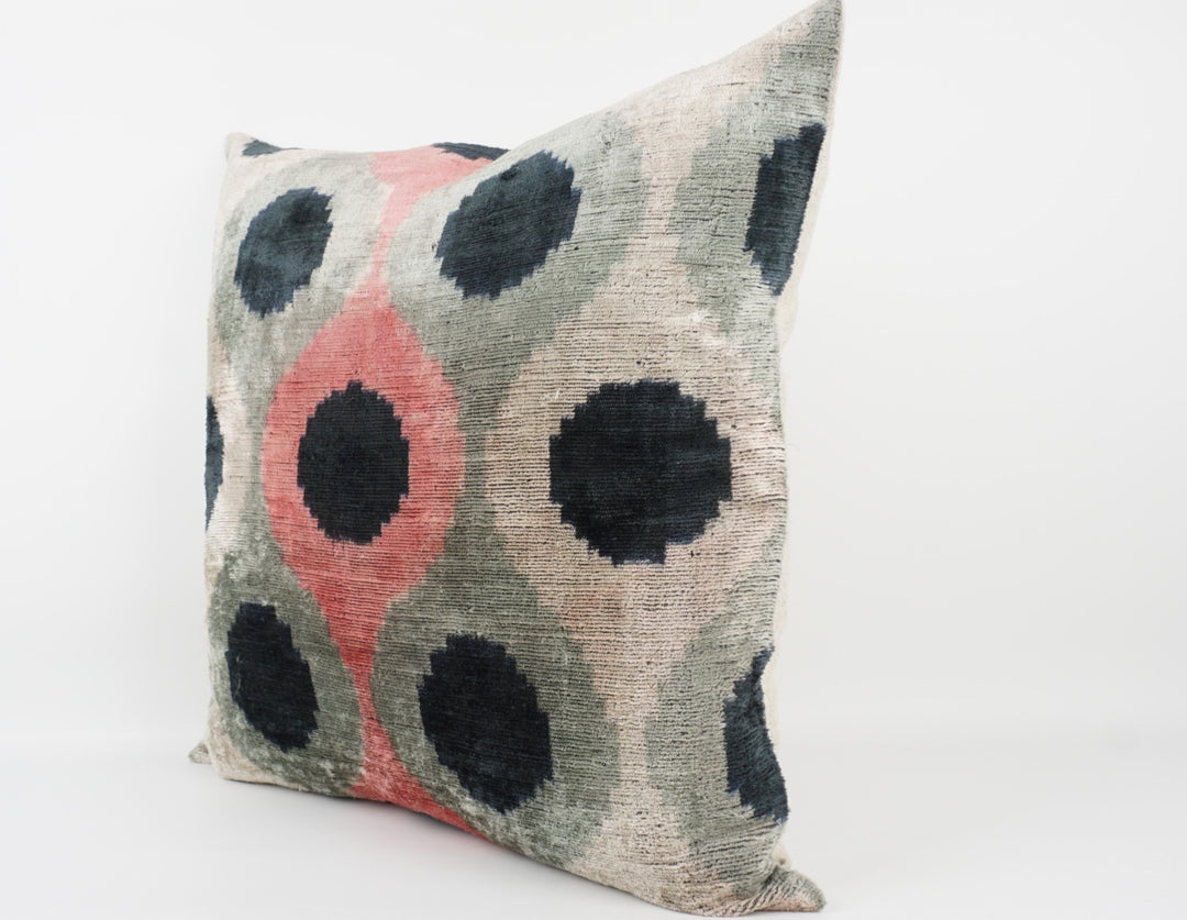 Silk/Velvet Kissenhülle 50x50cm Ikat-Ovale grau,offwhite,rose,black
