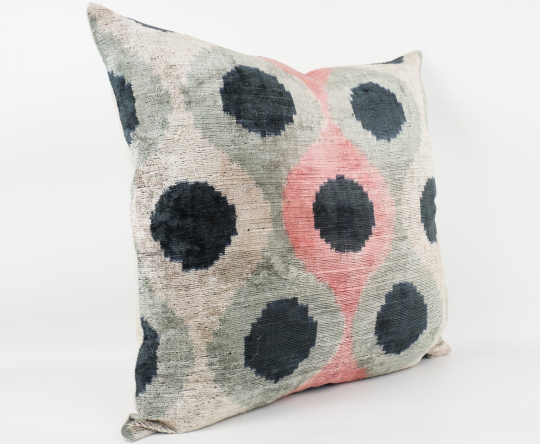 Silk/Velvet Kissenhülle 50x50cm Ikat-Ovale grau,offwhite,rose,black