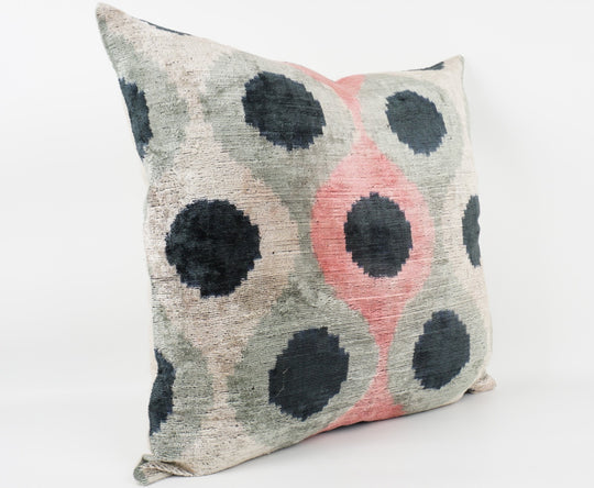 Silk/Velvet Kissenhülle 50x50cm Ikat-Ovale grau,offwhite,rose,black