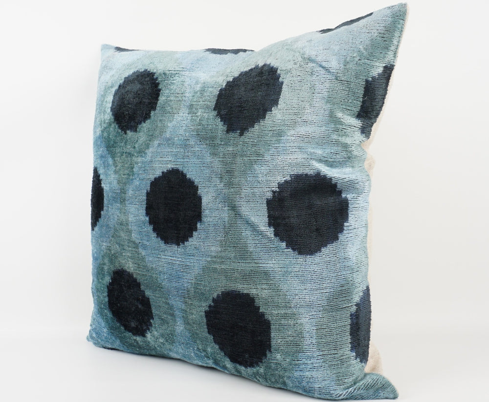 Silk/Velvet Kissenhülle 50x50cm Ikat-Ovale aqua,hellblau,black
