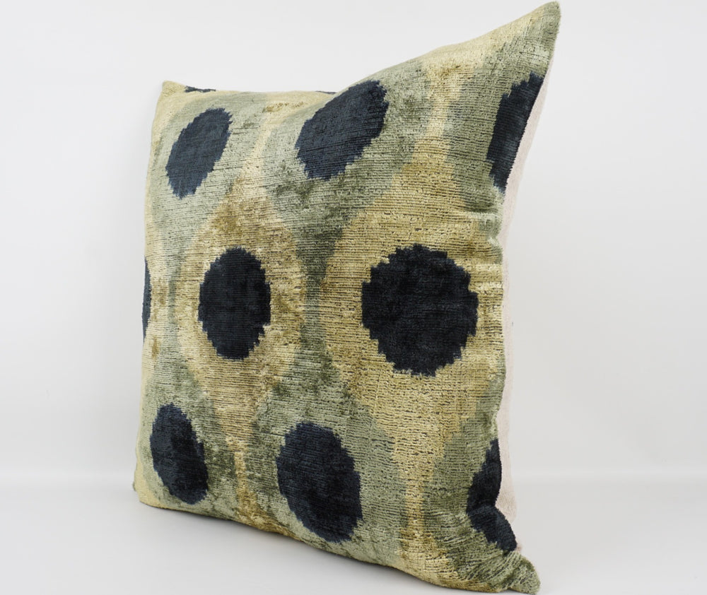 Silk/Velvet Kissenhülle 50x50cm Ikat-Ovale grün,olive,black