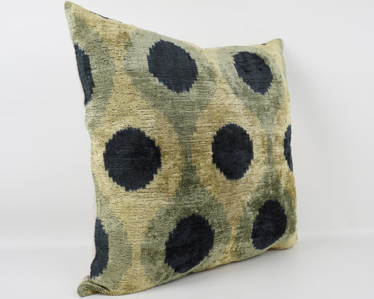 Silk/Velvet Kissenhülle 50x50cm Ikat-Ovale grün,olive,black
