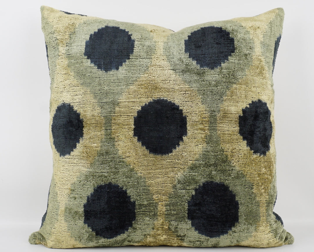 Silk/Velvet Kissenhülle 50x50cm Ikat-Ovale grün,olive,black