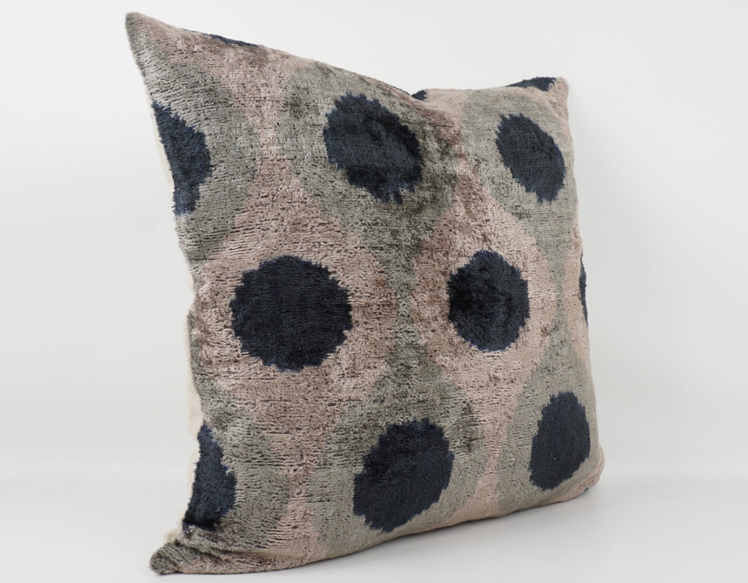 Silk/Velvet Kissenhülle 50x50cm Ikat-Ovale aqua,blau,black