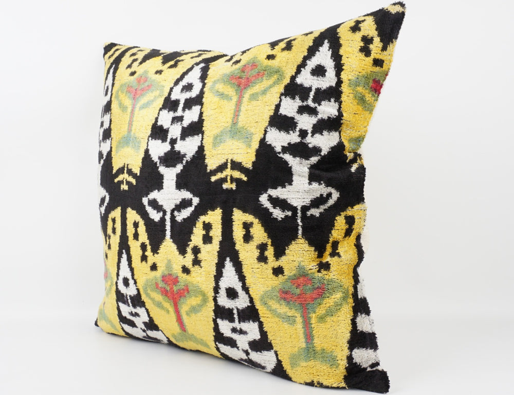 Silk/Velvet Kissenhülle 50x50cm Ikat-Boho-Ethno Muster gelb,schwarz,offwhite