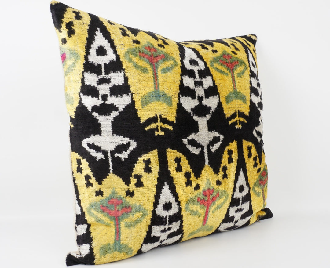 Silk/Velvet Kissenhülle 50x50cm Ikat-Boho-Ethno Muster gelb,schwarz,offwhite