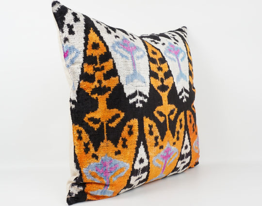 Silk/Velvet Kissenhülle 50x50cm Ikat-Boho-Ethno Muster orange,black,offwhite