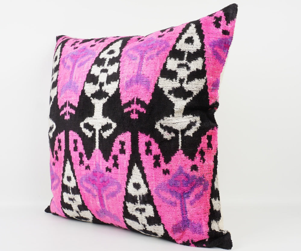 Silk/Velvet Kissenhülle 50x50cm Ikat-Boho-Ethno Muster pink,black,offwhite