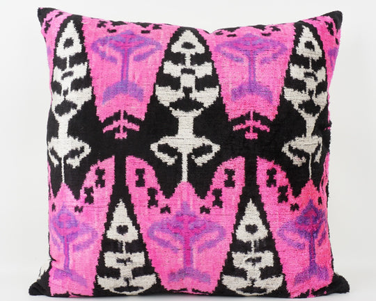 Silk/Velvet Kissenhülle 50x50cm Ikat-Boho-Ethno Muster pink,black,offwhite
