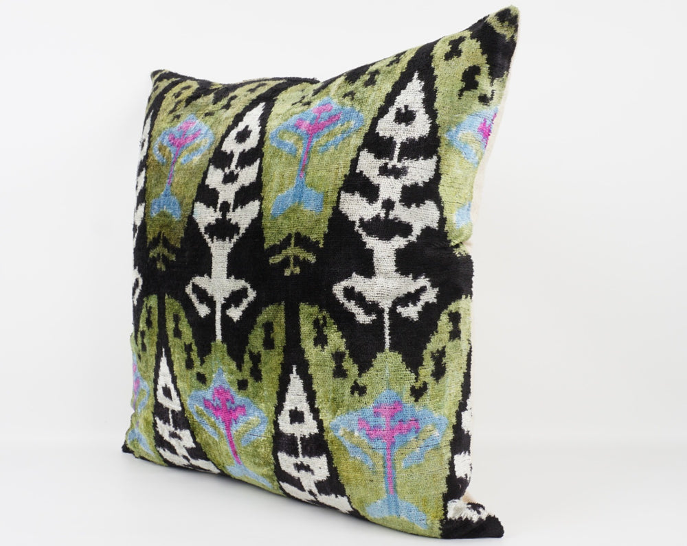 Silk/Velvet Kissenhülle 50x50cm Ikat-Boho-Ethno Muster grün,black,offwhite