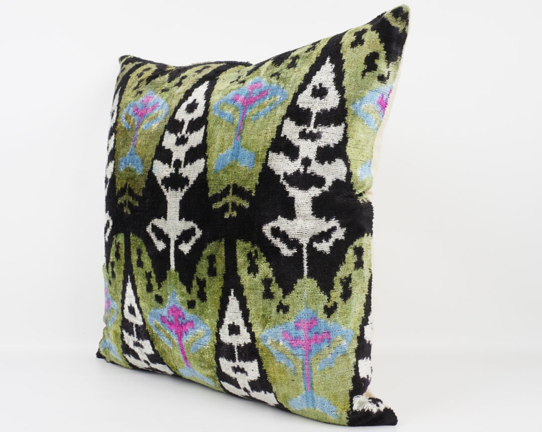 Silk/Velvet Kissenhülle 50x50cm Ikat-Boho-Ethno Muster grün,black,offwhite