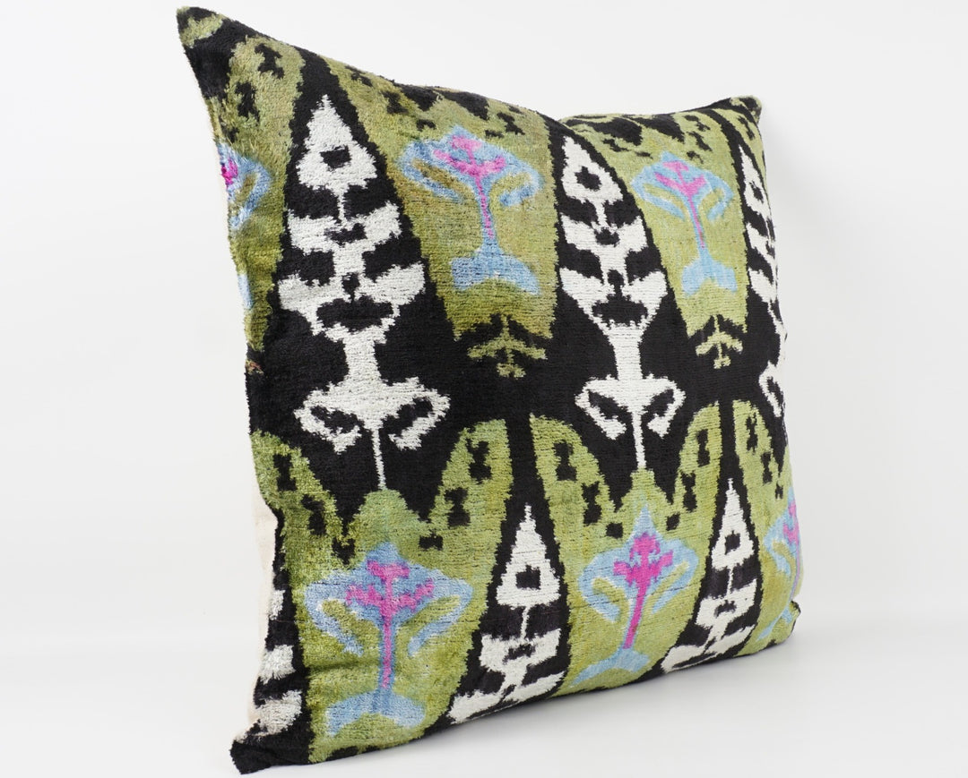 Silk/Velvet Kissenhülle 50x50cm Ikat-Boho-Ethno Muster grün,black,offwhite