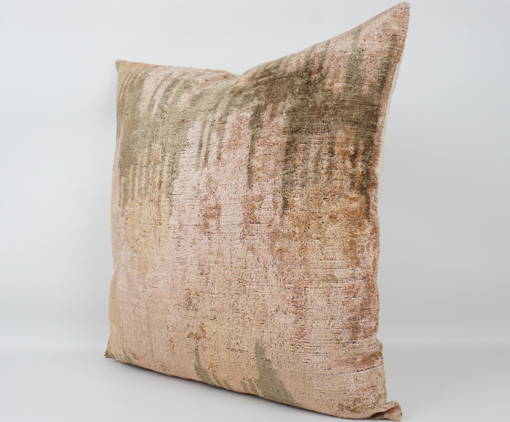 Silk/Velvet Kissenhülle 50x50cm Ikat-Waves Taupe-Rose