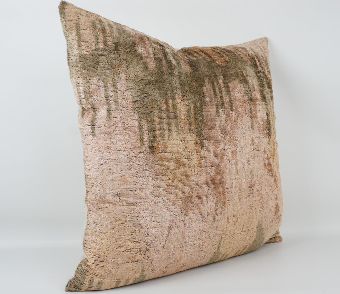 Silk/Velvet Kissenhülle 50x50cm Ikat-Waves Taupe-Rose