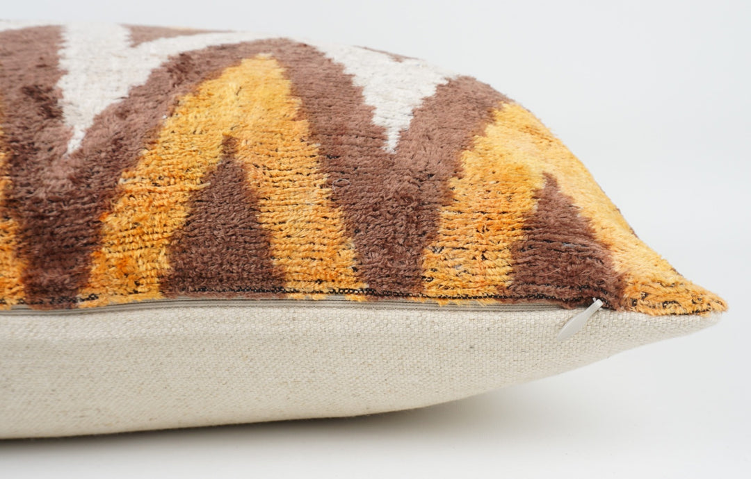 Silk/Velvet Kissenhülle 50x50cm Chevron Offwhite-Caramel-braun