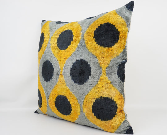 Silk/Velvet Kissenhülle 50x50cm Ikat-Ovale hellgrau,gelb,black