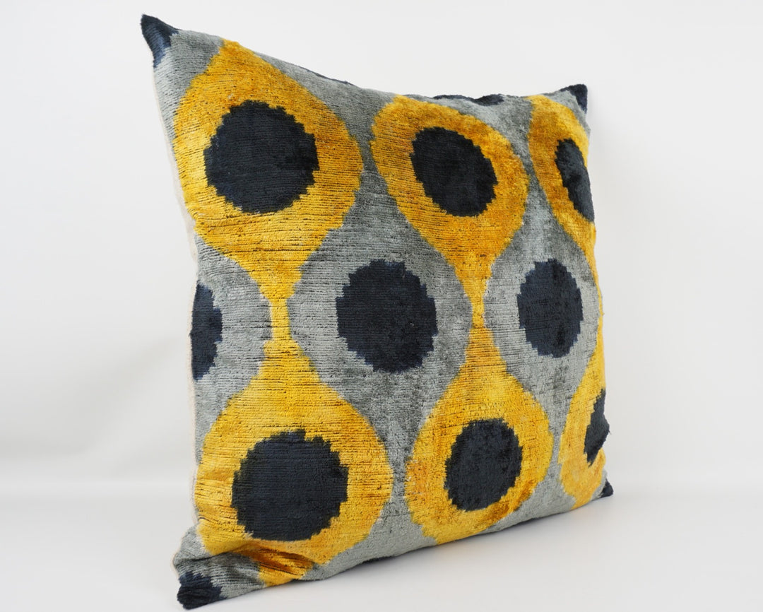 Silk/Velvet Kissenhülle 50x50cm Ikat-Ovale hellgrau,gelb,black