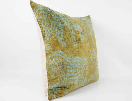 Silk/Velvet Kissenhülle 50x50cm grafischer Pferdedarstellung olive-aqua