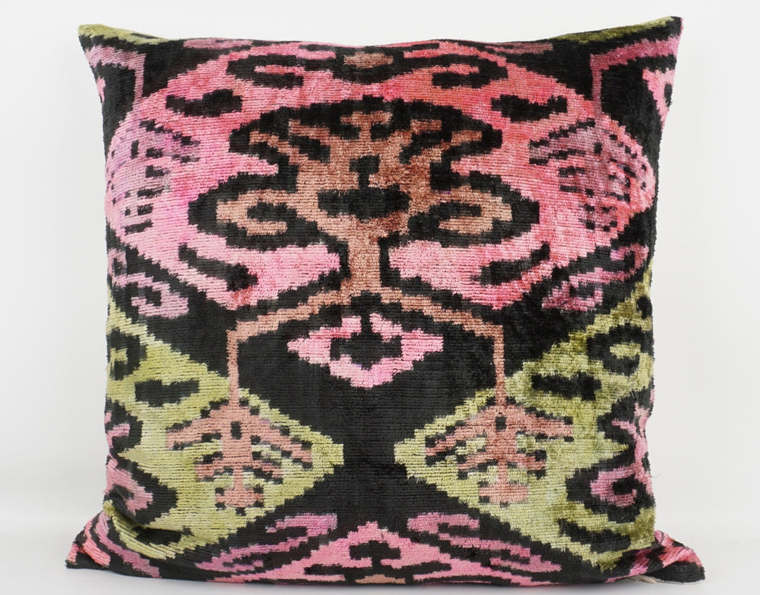 Silk/Velvet Kissenhülle 50×50cm – ornamental, florales Ikat-Muster rose, olive, black