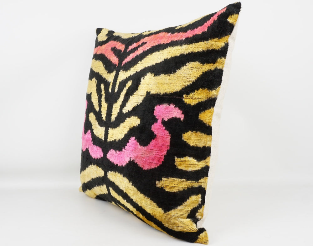 Silk/Velvet Kissenhülle 50x50cm Ikat-Florale-Ornamente in pink, rosa, gelb, black
