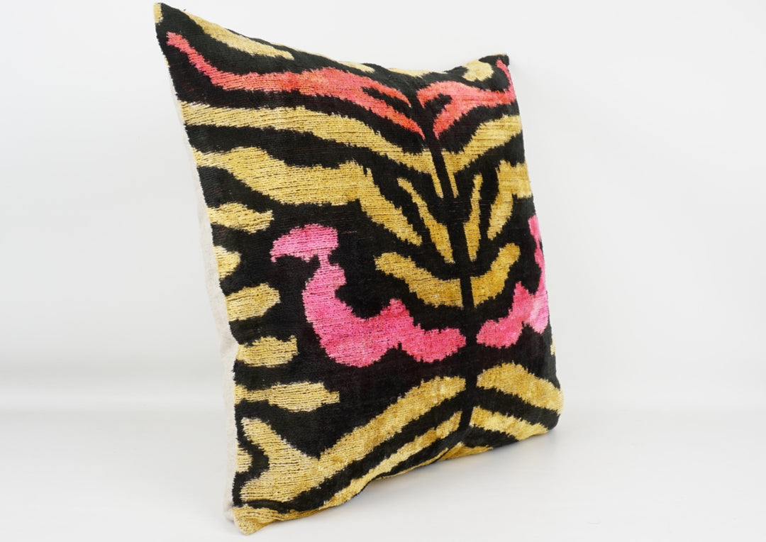 Silk/Velvet Kissenhülle 50x50cm Ikat-Florale-Ornamente in pink, rosa, gelb, black