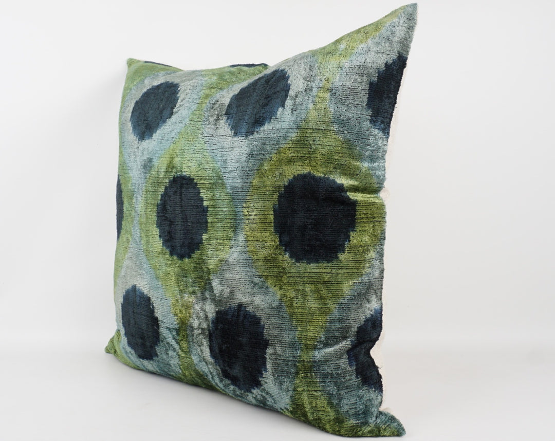 Silk/Velvet Kissenhülle 50x50cm Ikat-Ovale schwarz-grün und aqua
