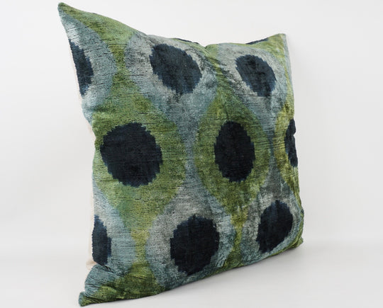 Silk/Velvet Kissenhülle 50x50cm Ikat-Ovale schwarz-grün und aqua