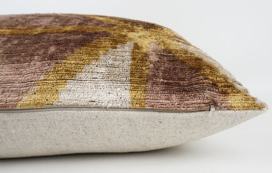 Silk/Velvet Kissenhülle 50x50cm grafisch-abstrakte Linien gold, taupe und offwhite