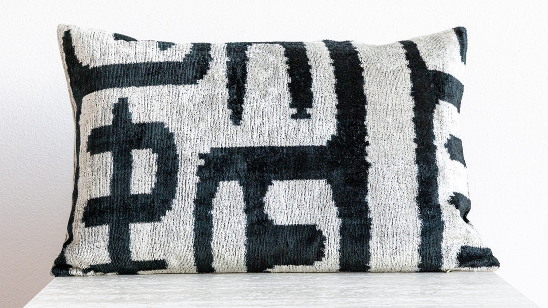 Silk/Velvet Kissenhülle 40x60cm Grafik-Maze Offwhite-Schwarz