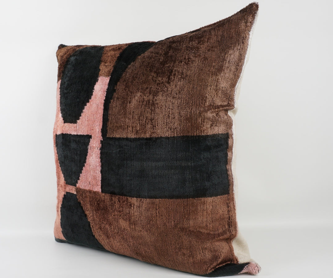 Silk/Velvet Kissenhülle 60x60cm Geometrie Braun-Rose-Schwarz
