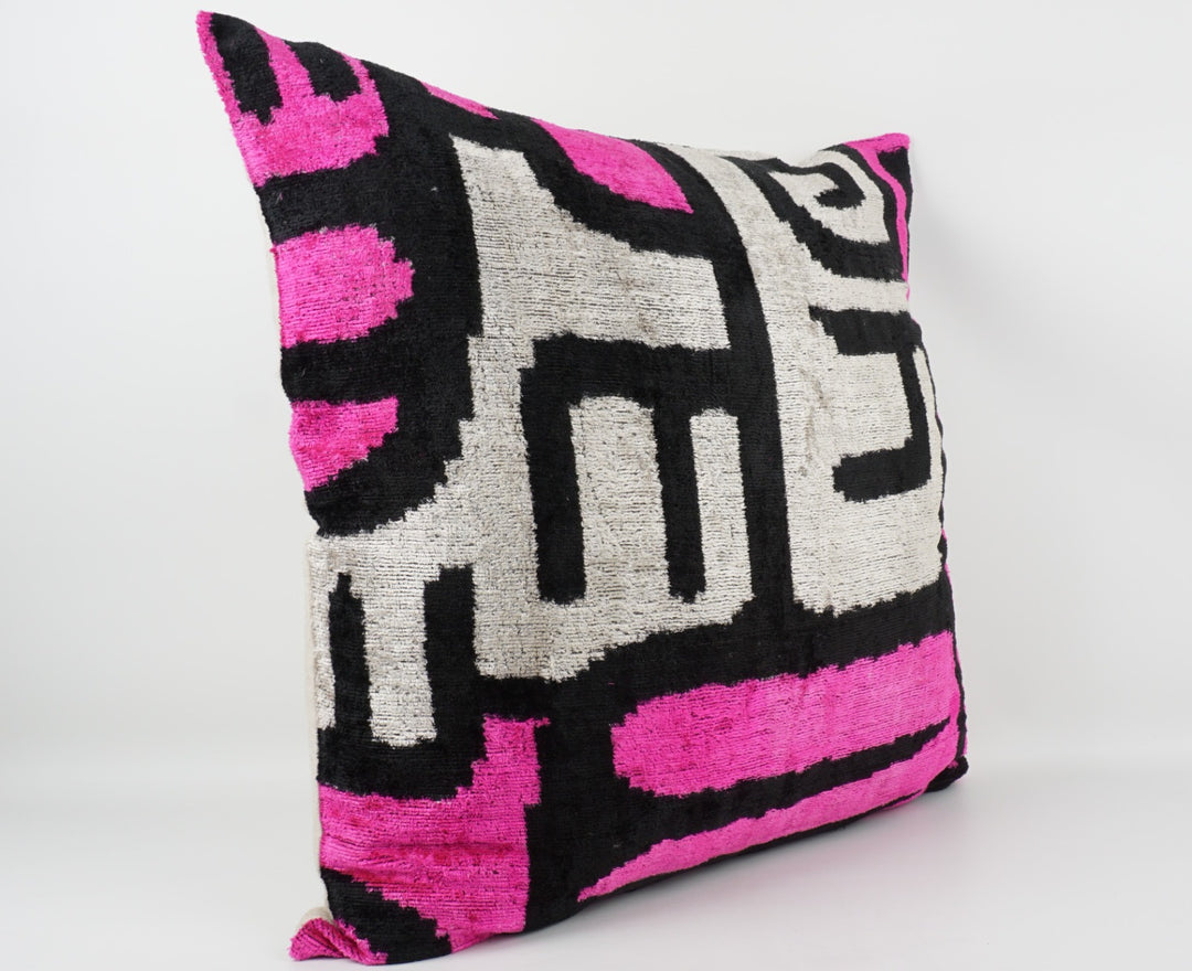 Silk/Velvet Kissenhülle 60x60cm Grafik-Linien offwhite, pink, schwarz