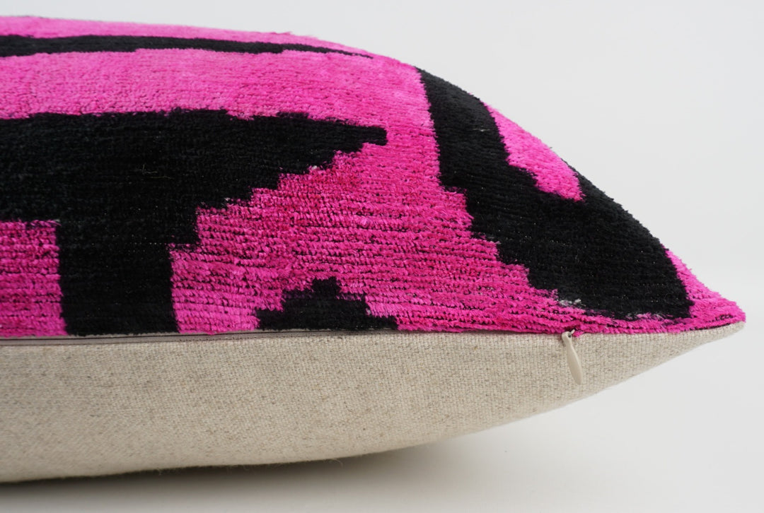 Silk/Velvet Kissenhülle 60x60cm Grafik-Linien offwhite, pink, schwarz