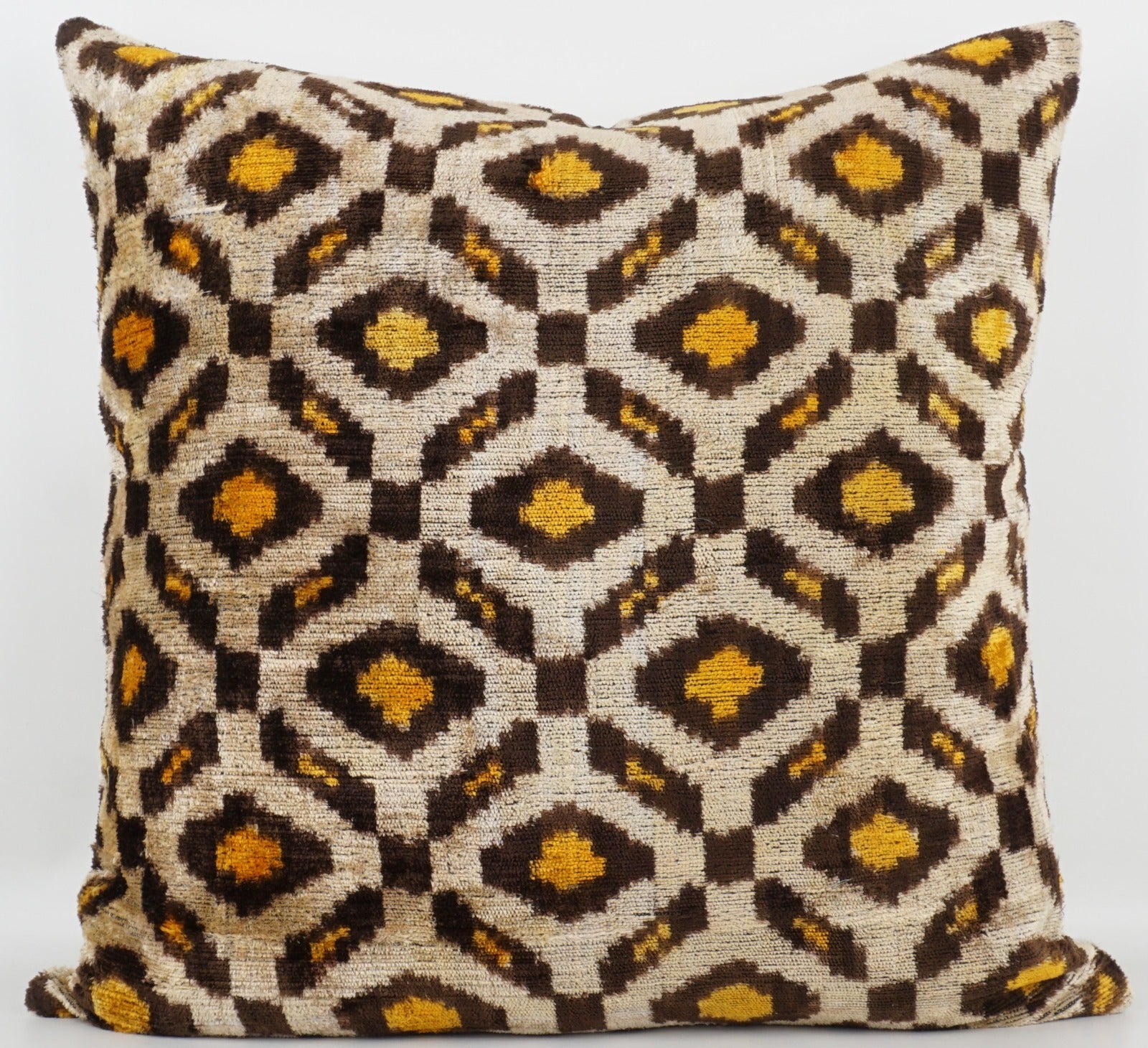 Seidenkissen 50×50 mit Tigermuster in Offwhite, Gold und Schwarz Vorderseite 100 % Seide (Silk-Velvet), Rückseite Baumwolle/Leinen.